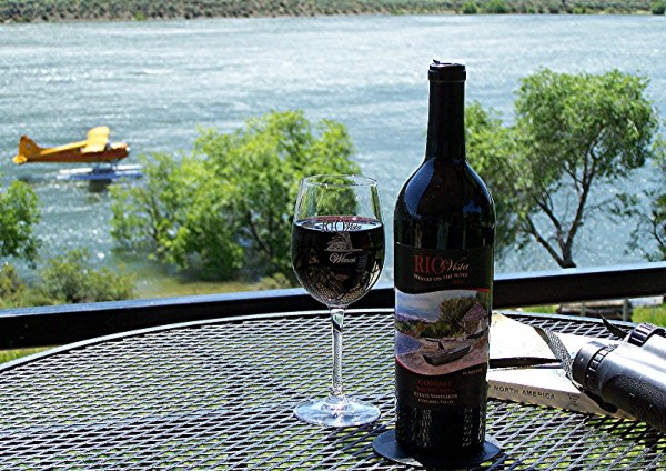 rio-winery-plane-bottle